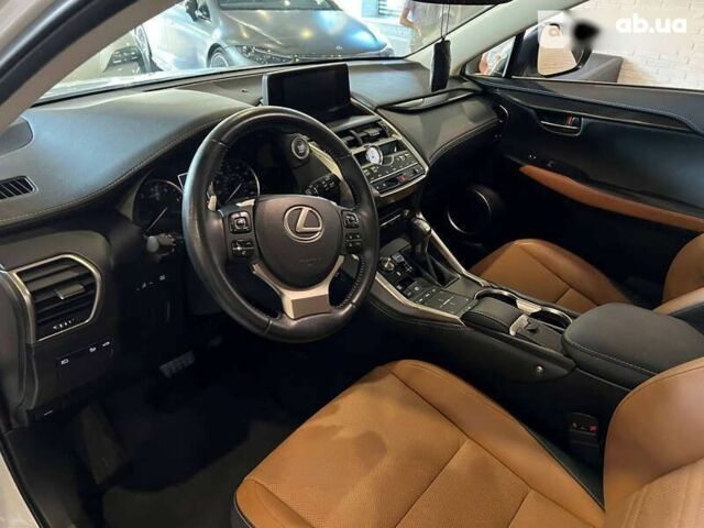 Лексус НХ, объемом двигателя 2 л и пробегом 35 тыс. км за 35900 $, фото 7 на Automoto.ua