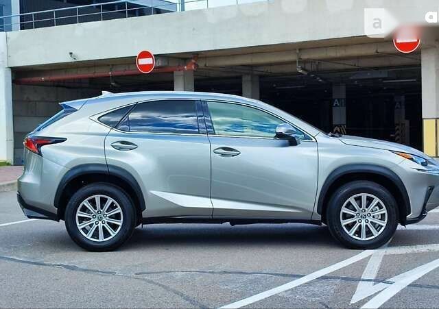 Лексус НХ, объемом двигателя 2 л и пробегом 27 тыс. км за 34500 $, фото 5 на Automoto.ua