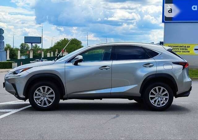 Лексус НХ, объемом двигателя 2 л и пробегом 27 тыс. км за 34500 $, фото 2 на Automoto.ua