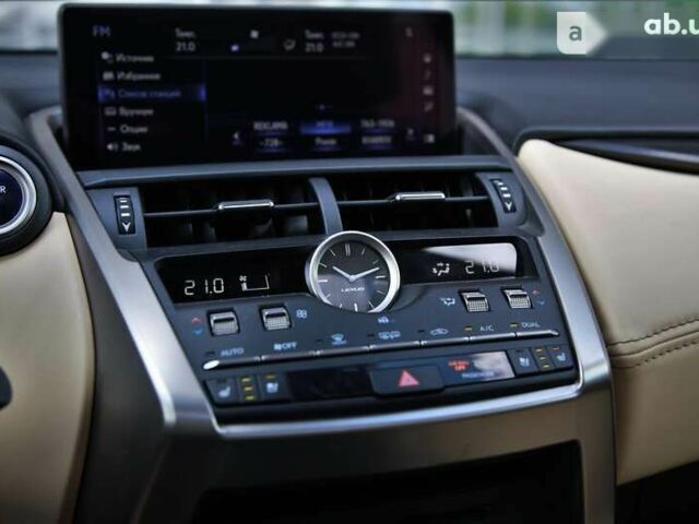 Лексус НХ, об'ємом двигуна 2.5 л та пробігом 18 тис. км за 44000 $, фото 18 на Automoto.ua