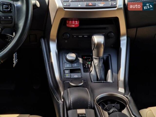 Лексус НХ, объемом двигателя 2.49 л и пробегом 280 тыс. км за 21490 $, фото 43 на Automoto.ua