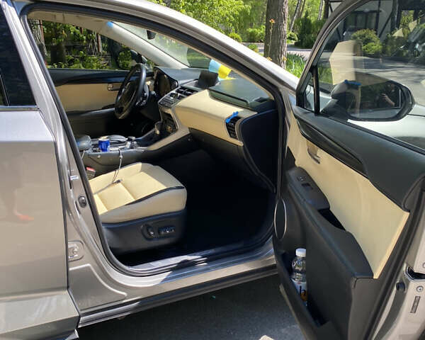 Лексус НХ, объемом двигателя 2 л и пробегом 126 тыс. км за 22500 $, фото 11 на Automoto.ua