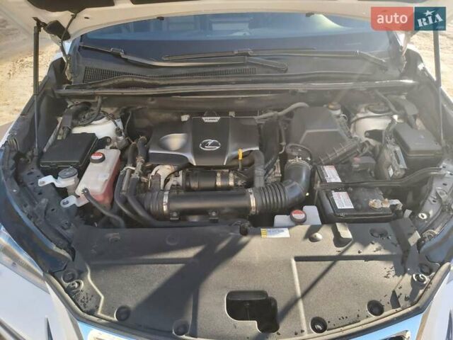 Лексус НХ, объемом двигателя 2 л и пробегом 107 тыс. км за 24500 $, фото 13 на Automoto.ua