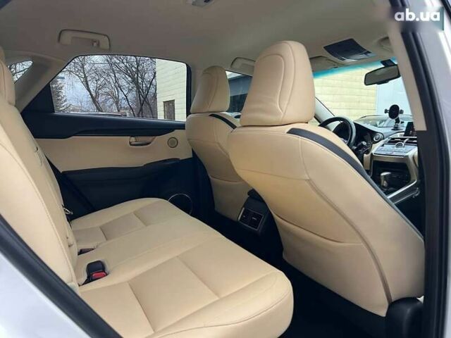 Лексус НХ, объемом двигателя 2 л и пробегом 190 тыс. км за 20900 $, фото 28 на Automoto.ua