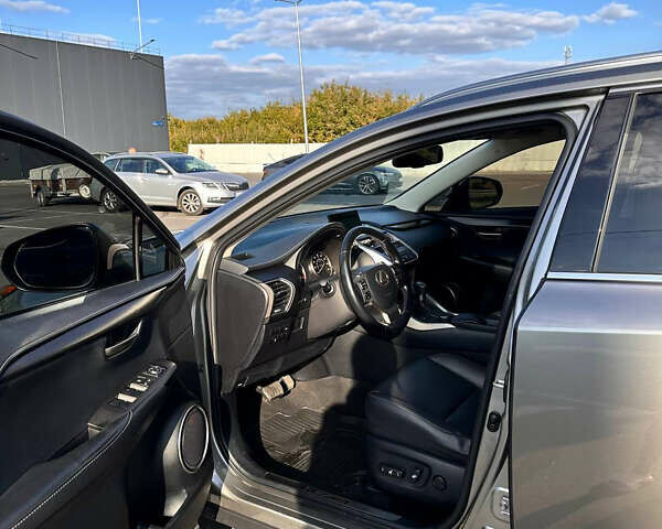 Лексус НХ, объемом двигателя 2 л и пробегом 131 тыс. км за 23500 $, фото 8 на Automoto.ua