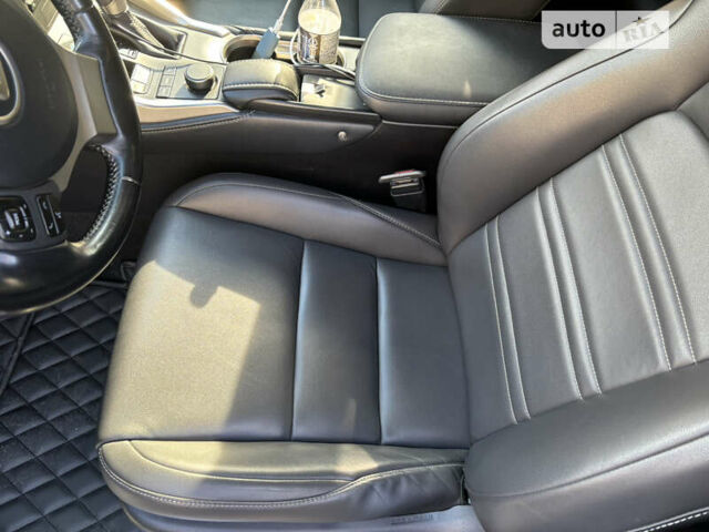 Лексус НХ, объемом двигателя 2 л и пробегом 131 тыс. км за 22600 $, фото 4 на Automoto.ua