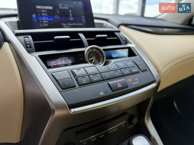 Лексус НХ, об'ємом двигуна 2 л та пробігом 151 тис. км за 21900 $, фото 20 на Automoto.ua
