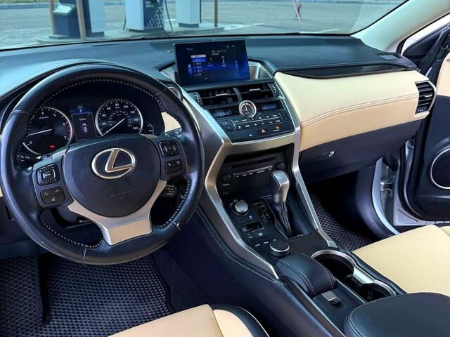 Лексус НХ, об'ємом двигуна 2 л та пробігом 150 тис. км за 21900 $, фото 5 на Automoto.ua