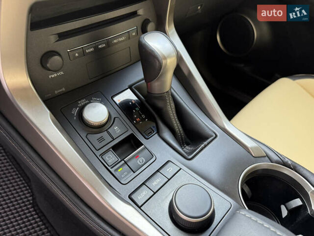 Лексус НХ, об'ємом двигуна 2 л та пробігом 151 тис. км за 21900 $, фото 19 на Automoto.ua