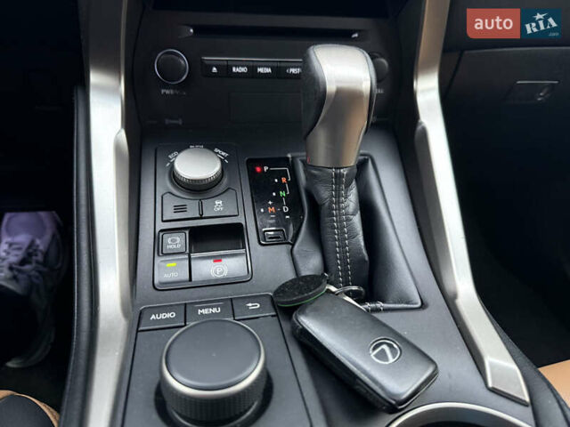 Лексус НХ, объемом двигателя 2 л и пробегом 101 тыс. км за 24399 $, фото 15 на Automoto.ua