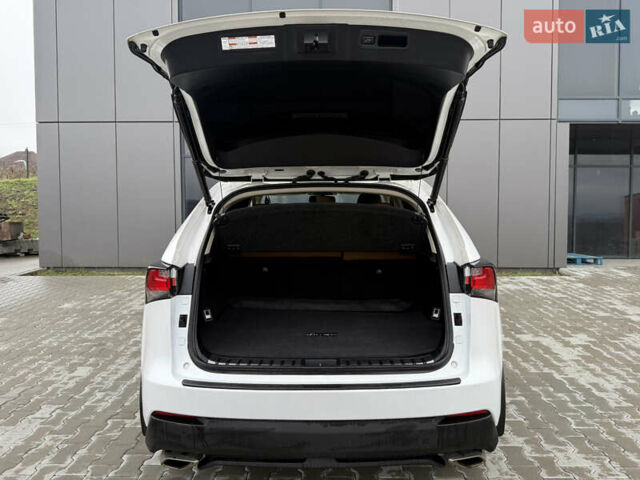 Лексус НХ, объемом двигателя 2 л и пробегом 101 тыс. км за 24399 $, фото 8 на Automoto.ua