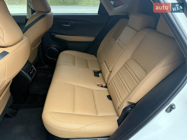 Лексус НХ, объемом двигателя 2 л и пробегом 101 тыс. км за 24399 $, фото 11 на Automoto.ua