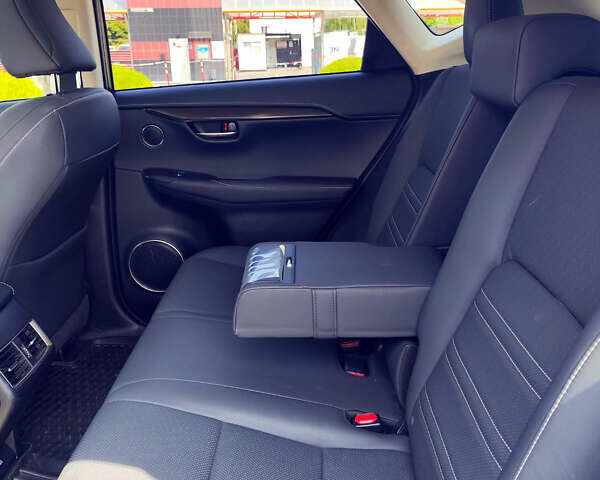 Лексус НХ, объемом двигателя 2 л и пробегом 47 тыс. км за 27500 $, фото 7 на Automoto.ua