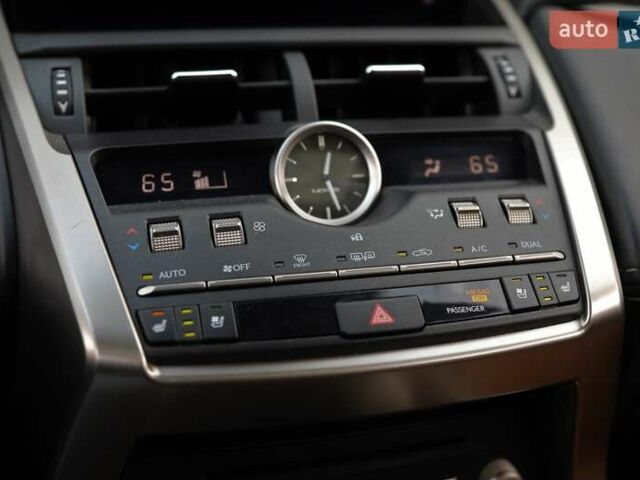 Лексус НХ, объемом двигателя 2.5 л и пробегом 97 тыс. км за 33000 $, фото 15 на Automoto.ua