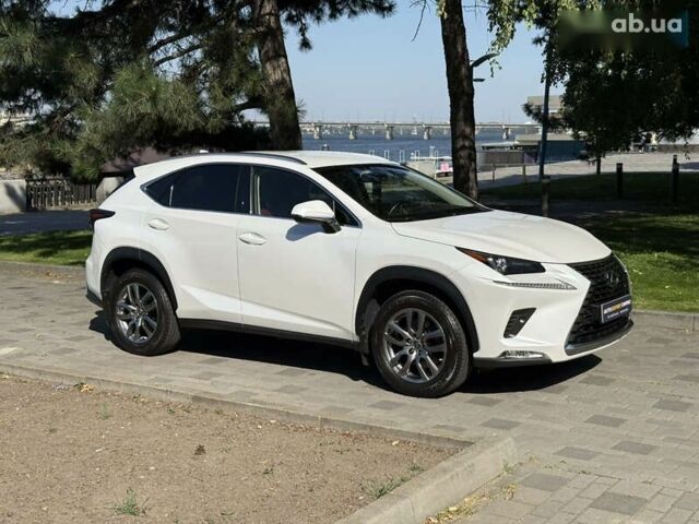 Лексус НХ, объемом двигателя 2 л и пробегом 110 тыс. км за 26900 $, фото 2 на Automoto.ua