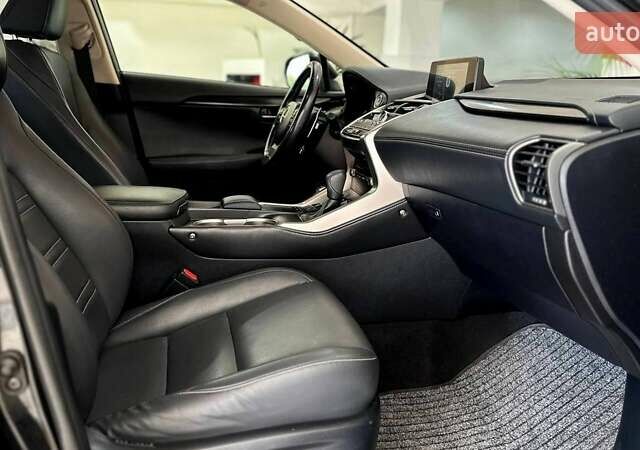 Лексус НХ, объемом двигателя 2 л и пробегом 167 тыс. км за 27040 $, фото 7 на Automoto.ua