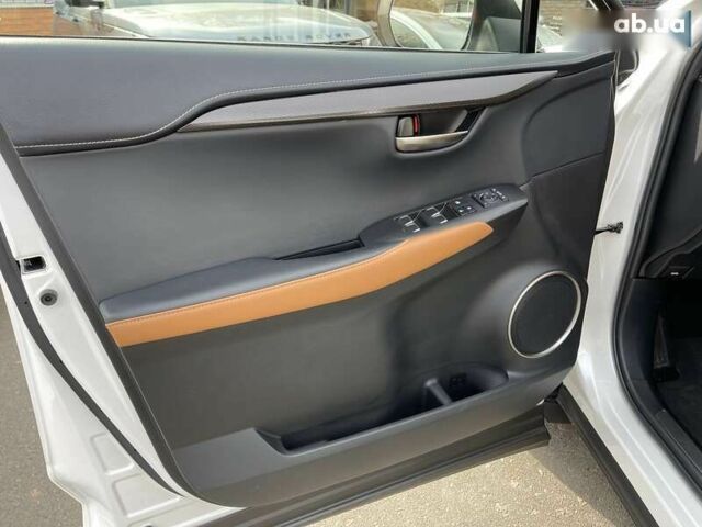 Лексус НХ, объемом двигателя 2 л и пробегом 17 тыс. км за 33300 $, фото 15 на Automoto.ua