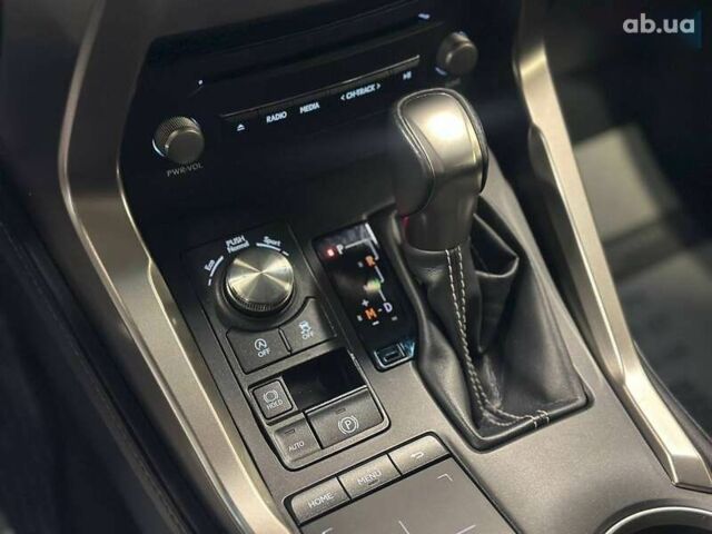 Лексус НХ, объемом двигателя 2 л и пробегом 195 тыс. км за 27900 $, фото 15 на Automoto.ua