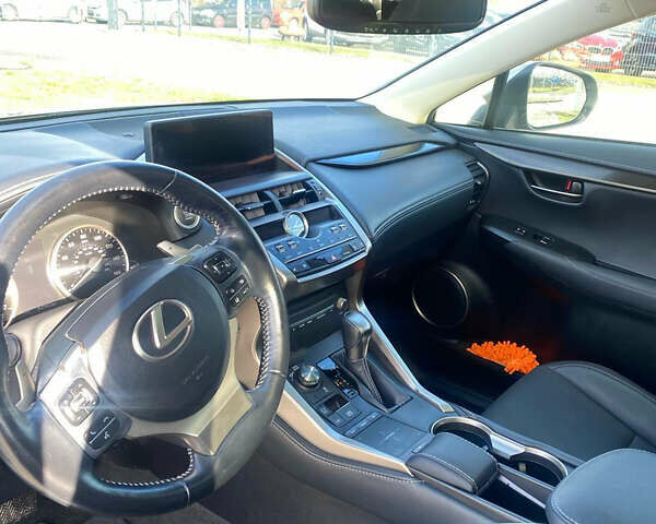 Лексус НХ, объемом двигателя 2 л и пробегом 82 тыс. км за 28800 $, фото 5 на Automoto.ua