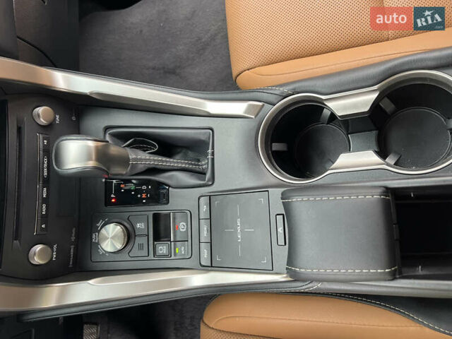 Лексус НХ, объемом двигателя 2 л и пробегом 92 тыс. км за 33000 $, фото 21 на Automoto.ua