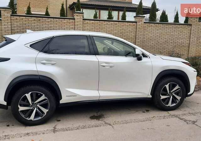 Лексус НХ, объемом двигателя 2.49 л и пробегом 70 тыс. км за 33500 $, фото 4 на Automoto.ua