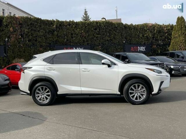 Лексус НХ, объемом двигателя 2 л и пробегом 17 тыс. км за 33300 $, фото 10 на Automoto.ua
