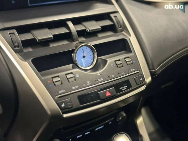 Лексус НХ, объемом двигателя 2 л и пробегом 195 тыс. км за 27900 $, фото 17 на Automoto.ua