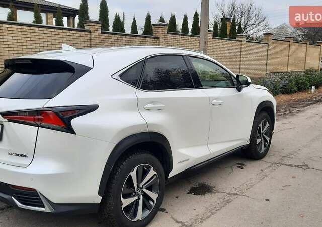 Лексус НХ, объемом двигателя 2.49 л и пробегом 70 тыс. км за 33500 $, фото 3 на Automoto.ua