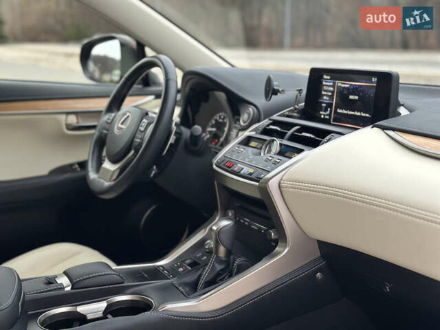 Лексус НХ, объемом двигателя 1.99 л и пробегом 54 тыс. км за 31300 $, фото 27 на Automoto.ua