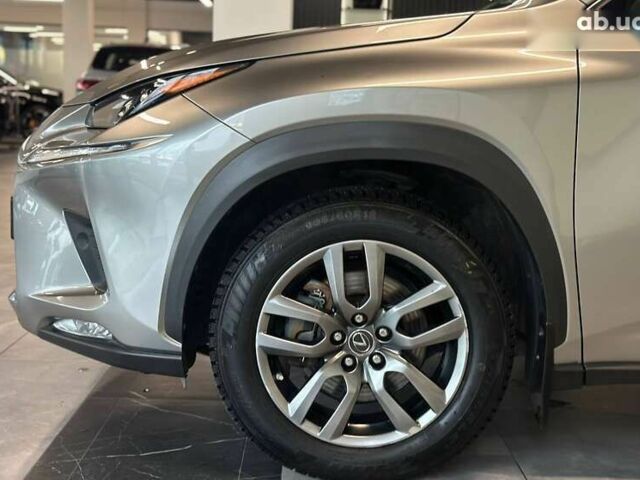 Лексус НХ, объемом двигателя 2 л и пробегом 195 тыс. км за 27900 $, фото 5 на Automoto.ua