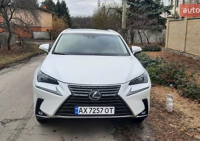 Лексус НХ, объемом двигателя 2.49 л и пробегом 70 тыс. км за 33500 $, фото 1 на Automoto.ua