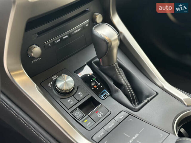 Лексус НХ, объемом двигателя 1.99 л и пробегом 54 тыс. км за 31300 $, фото 12 на Automoto.ua