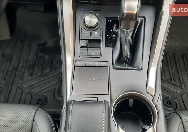 Лексус НХ, объемом двигателя 2.49 л и пробегом 70 тыс. км за 33500 $, фото 10 на Automoto.ua