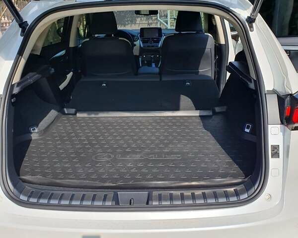 Лексус НХ, объемом двигателя 1.99 л и пробегом 40 тыс. км за 37500 $, фото 5 на Automoto.ua