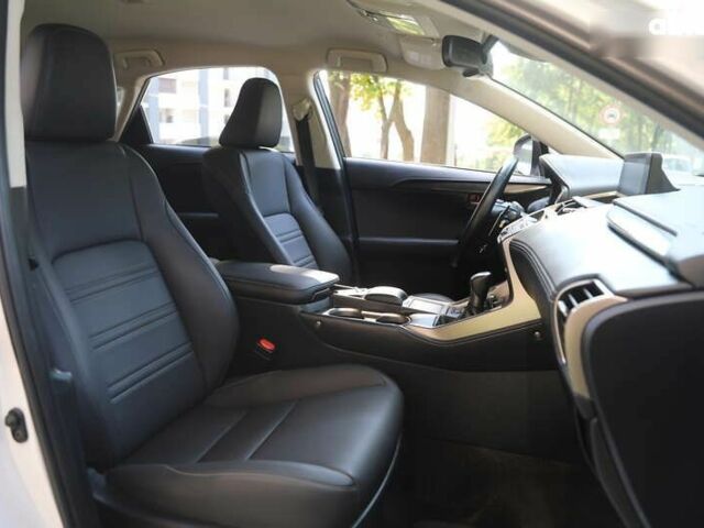 Лексус НХ, объемом двигателя 2 л и пробегом 56 тыс. км за 31500 $, фото 10 на Automoto.ua