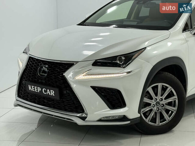 Лексус НХ, объемом двигателя 2 л и пробегом 52 тыс. км за 26900 $, фото 2 на Automoto.ua