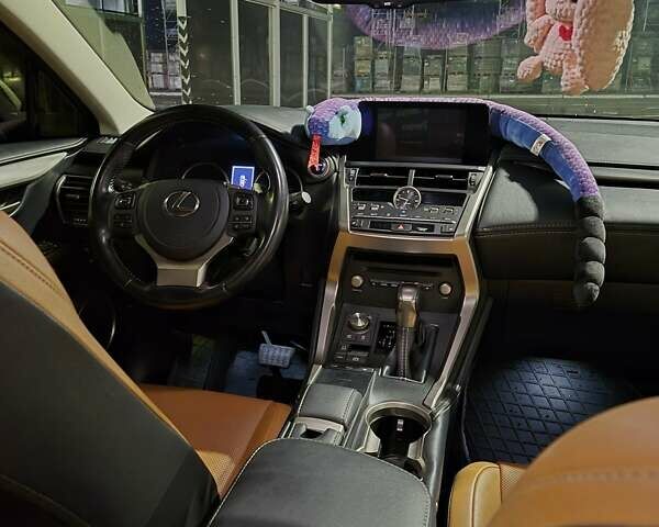 Лексус НХ, об'ємом двигуна 2.5 л та пробігом 50 тис. км за 40000 $, фото 8 на Automoto.ua