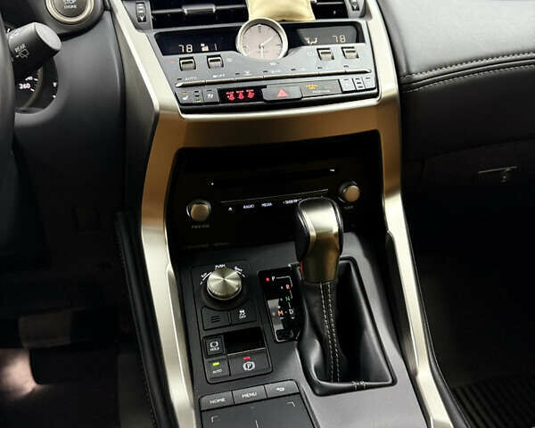 Лексус НХ, объемом двигателя 2 л и пробегом 52 тыс. км за 26900 $, фото 22 на Automoto.ua