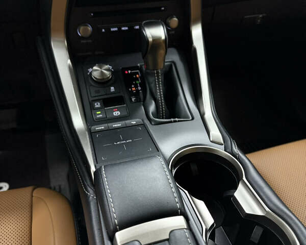 Лексус НХ, объемом двигателя 2 л и пробегом 52 тыс. км за 26900 $, фото 21 на Automoto.ua