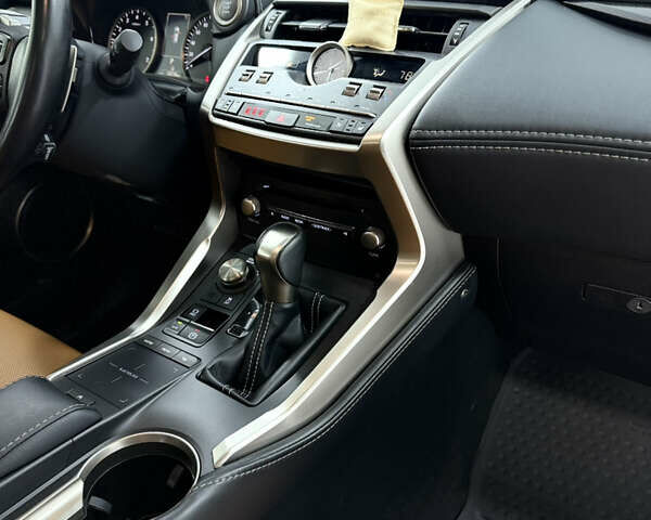 Лексус НХ, объемом двигателя 2 л и пробегом 52 тыс. км за 26900 $, фото 26 на Automoto.ua