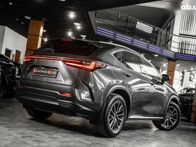 Лексус НХ, объемом двигателя 2.5 л и пробегом 15 тыс. км за 50900 $, фото 4 на Automoto.ua