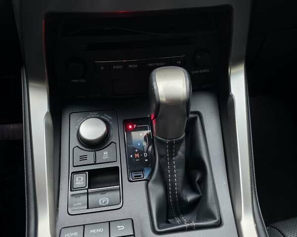 Сірий Лексус НХ, об'ємом двигуна 2 л та пробігом 104 тис. км за 19399 $, фото 24 на Automoto.ua