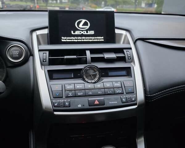 Сірий Лексус НХ, об'ємом двигуна 2 л та пробігом 104 тис. км за 18999 $, фото 23 на Automoto.ua