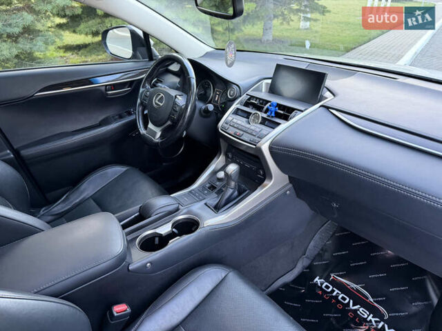 Сірий Лексус НХ, об'ємом двигуна 2 л та пробігом 105 тис. км за 22000 $, фото 12 на Automoto.ua