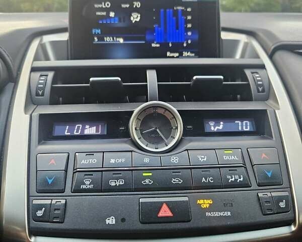 Сірий Лексус НХ, об'ємом двигуна 2 л та пробігом 317 тис. км за 19200 $, фото 23 на Automoto.ua