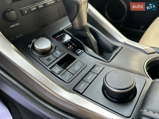 Сірий Лексус НХ, об'ємом двигуна 2 л та пробігом 186 тис. км за 18850 $, фото 86 на Automoto.ua
