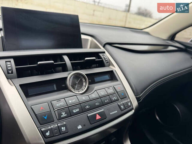 Сірий Лексус НХ, об'ємом двигуна 2 л та пробігом 96 тис. км за 23500 $, фото 16 на Automoto.ua