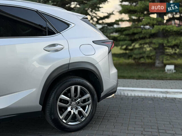 Сірий Лексус НХ, об'ємом двигуна 2 л та пробігом 105 тис. км за 22000 $, фото 3 на Automoto.ua