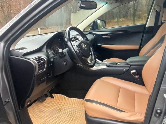 Серый Лексус НХ, объемом двигателя 2 л и пробегом 160 тыс. км за 23000 $, фото 4 на Automoto.ua