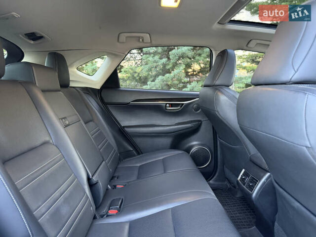 Сірий Лексус НХ, об'ємом двигуна 2 л та пробігом 105 тис. км за 22000 $, фото 16 на Automoto.ua